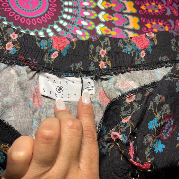 Daisy‎ Street Black Floral Print Midi Skirt with Lace Up Slits Plus Size 3 3x - Picture 6 of 7